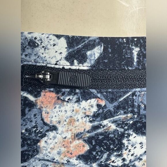 Lululemon Wunder under high altitude spring bloom 21” short leggings, size 4 - Picture 14 of 14